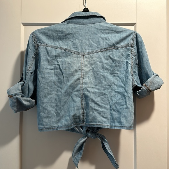NWT Omoone denim front tie knot top with iridescent snap buttons - Picture 6 of 6